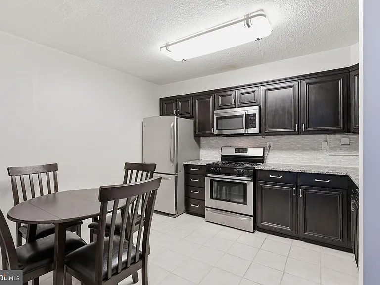 1300 Army Navy Dr #916 — Photo 7