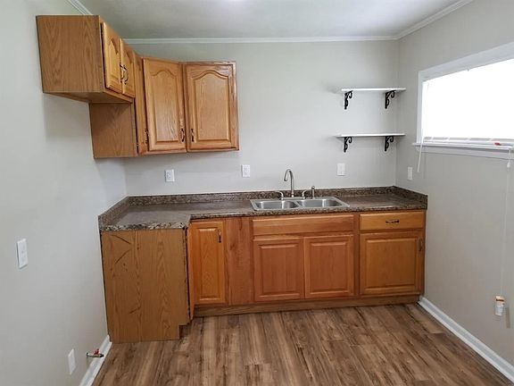 3rd image of 2256 Central Dr