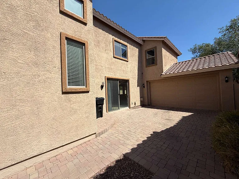 5621 E Adrian Ave — Photo 5