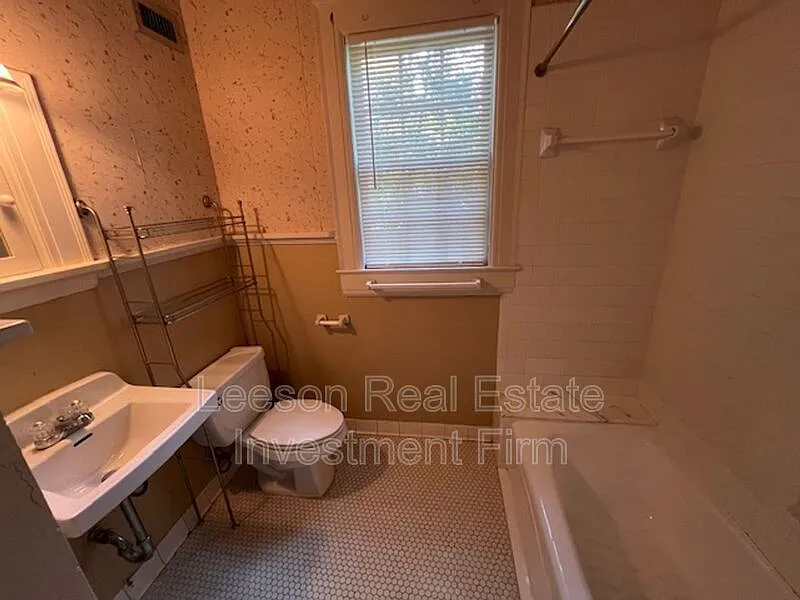 1 bed, 1.0 bath, 1200 sqft, $1,100 — Photo 4