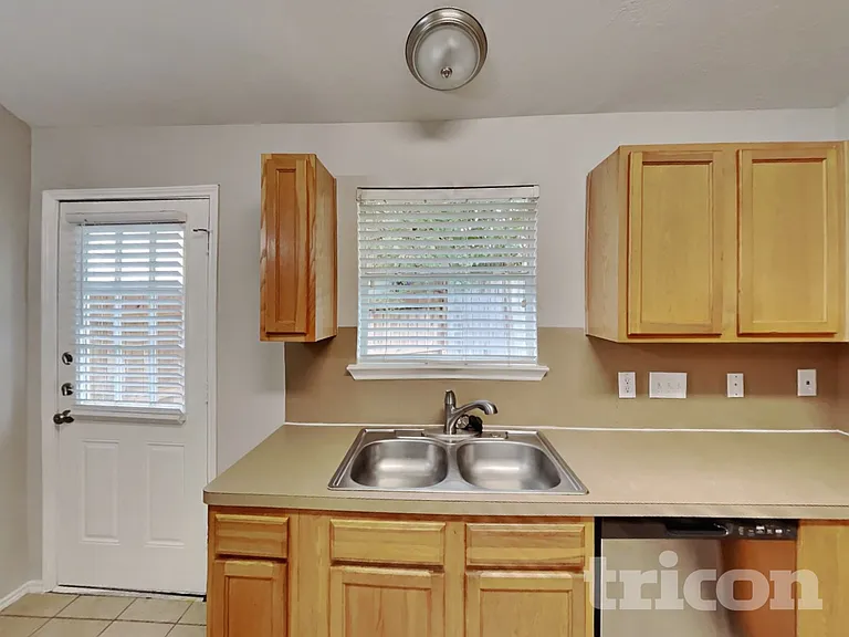 1403 Glens Ferry Ln — Photo 4
