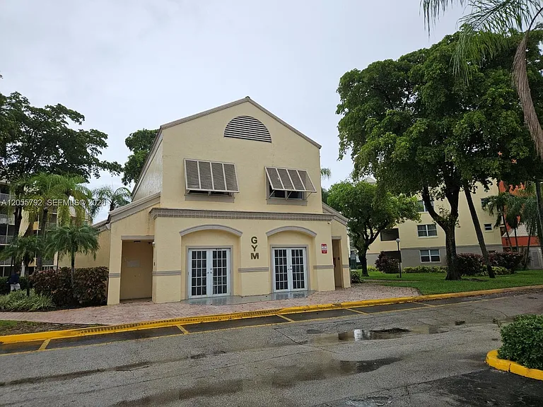 8290 Lake Dr #440 — Photo 9
