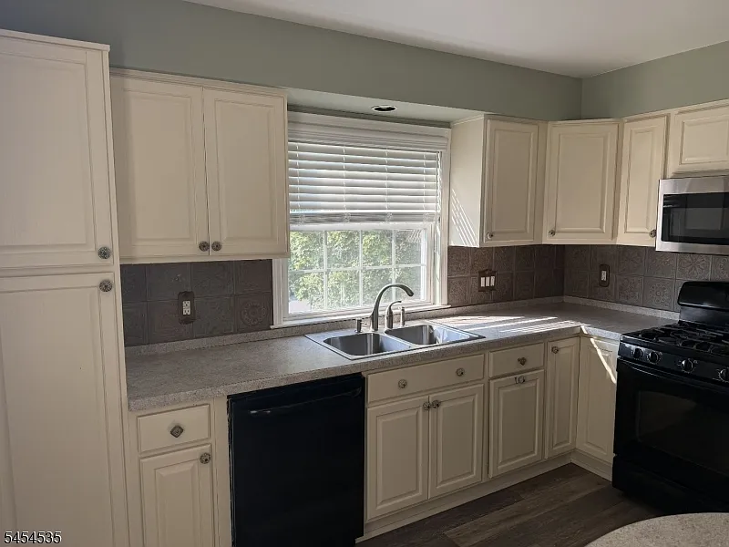 1 bed, 1.5 bath, $2,800 — Photo 3