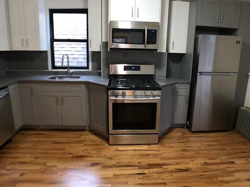 1st image of 123 Downing St APT 3