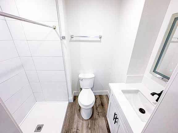 2nd image of 546 N Harvard Blvd #102