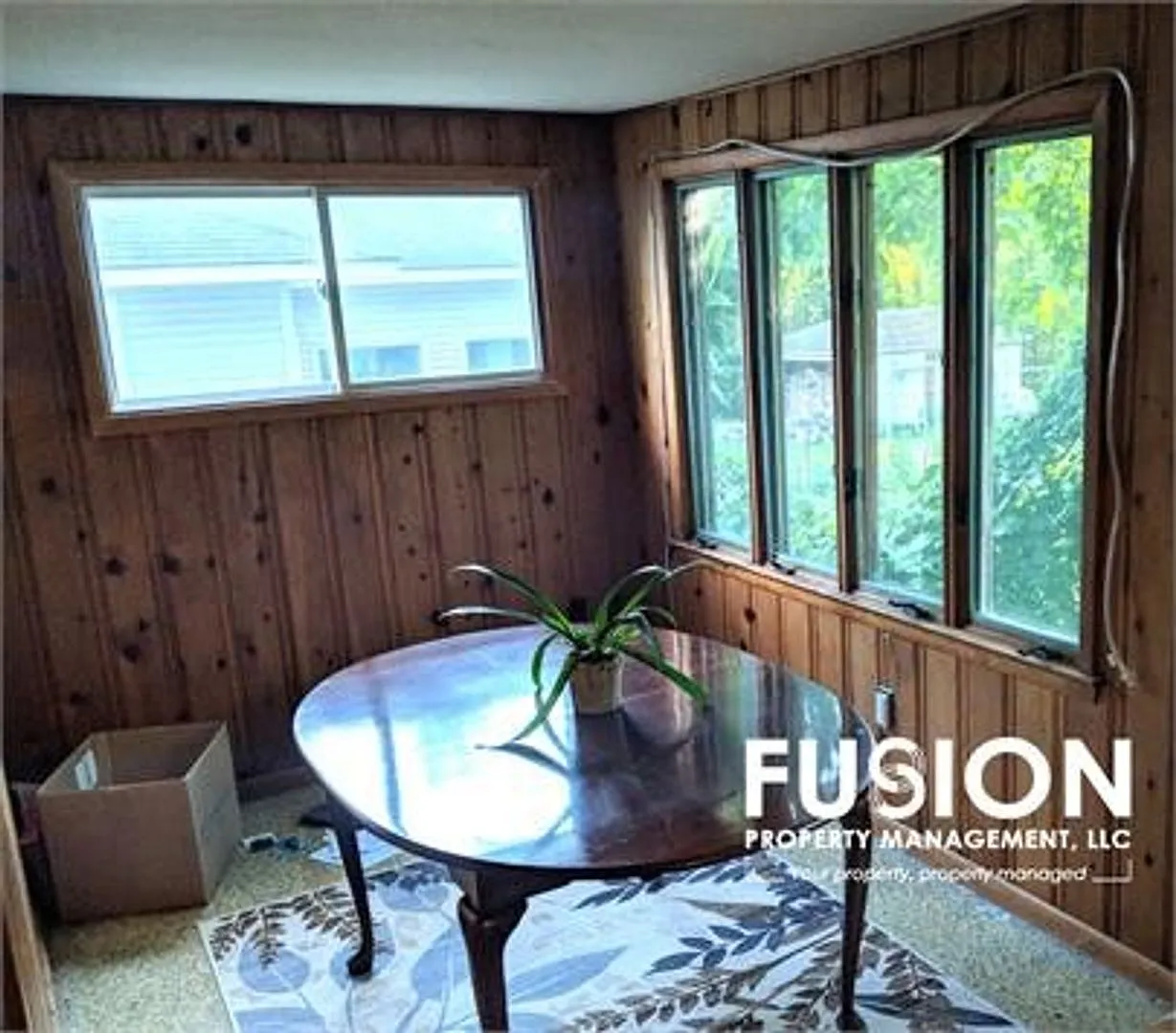 Unique 1970s Ranch Near Saint Michael's College & Downtown Winooski — Photo 4
