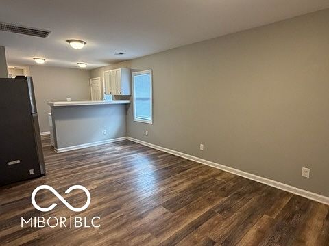 5th image of 2961 N Gladstone Ave