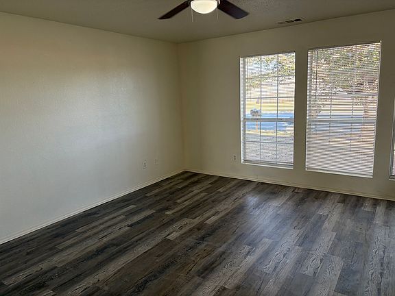 3rd image of 3152 Heritage Ln