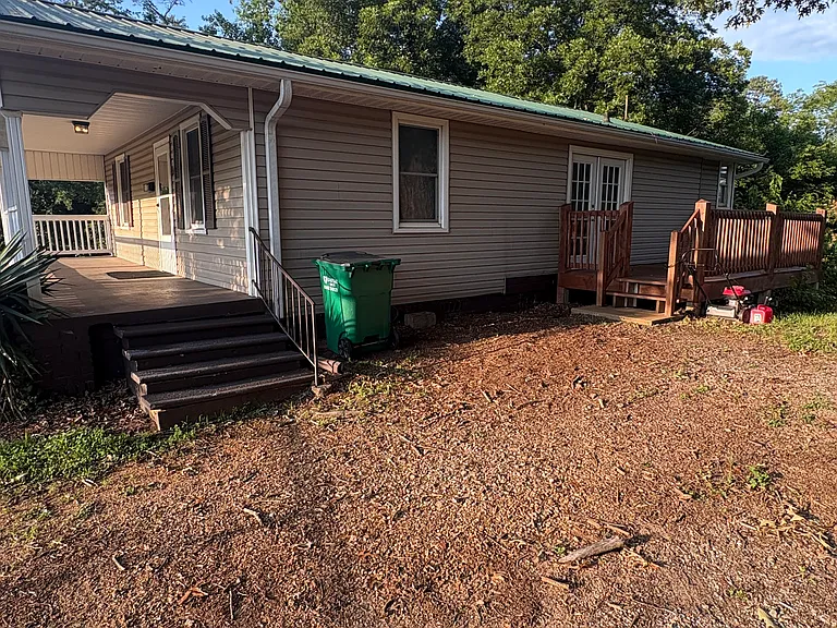 111 Forest Ln — Photo 2