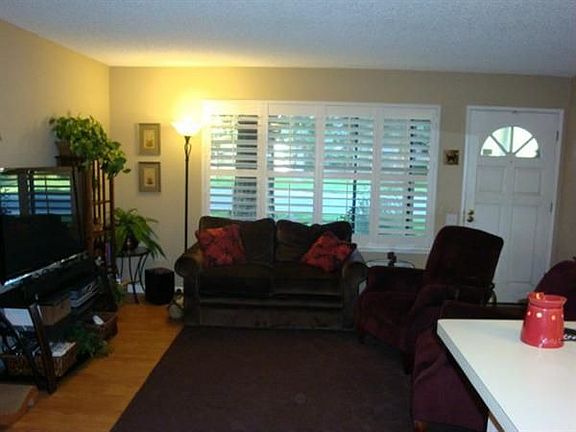 3rd image of 90 Saddle Brook Dr