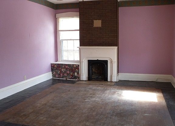 4th image of 130 E South St