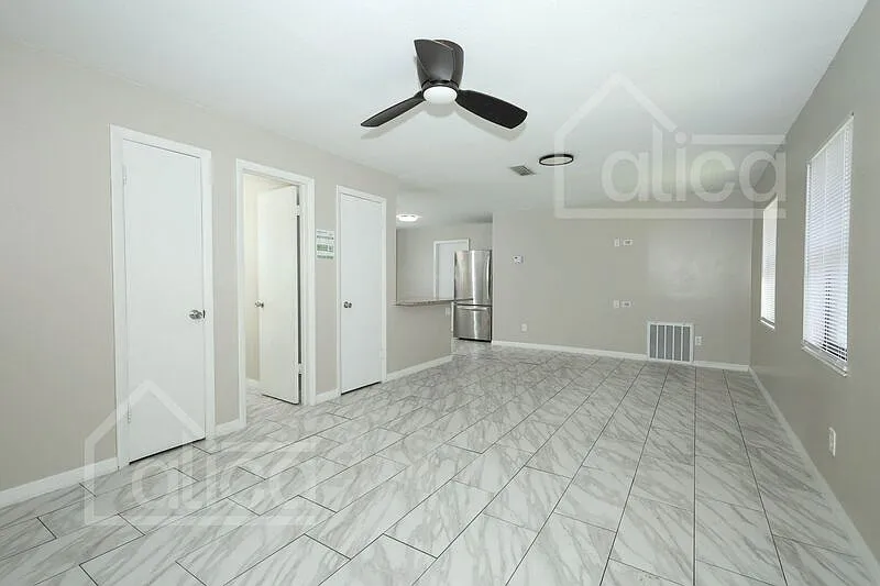 3 bed, 2.0 bath, 1125 sqft, $2,125 — Photo 4