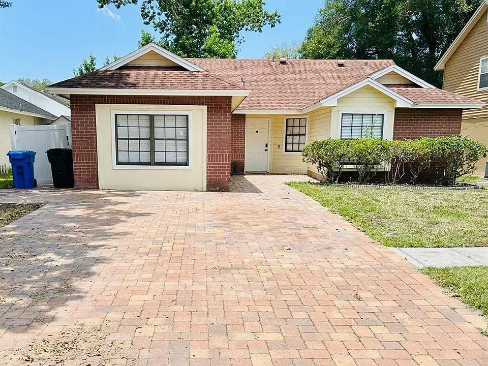 12718 Trowbridge Ln