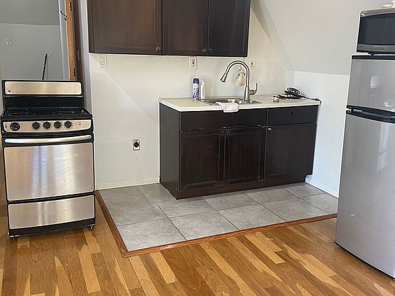 5th image of 207 Woodworth Ave #4