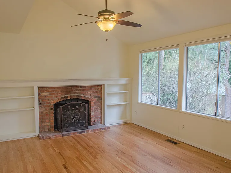 23954 SE 42nd Pl — Photo 32