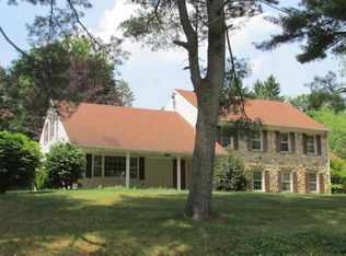 2070 Crescent Rd, York, PA 17403