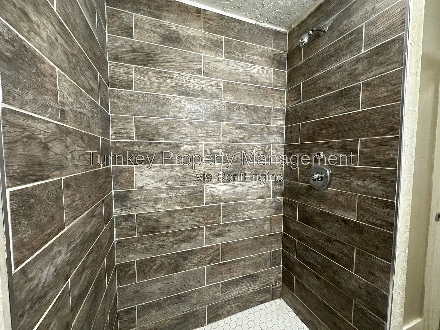 2 bed, 1.0 bath, 864 sqft, $950 — Photo 2