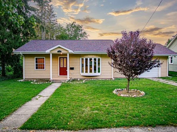 1209 Barnes St, Albion, MI 49224