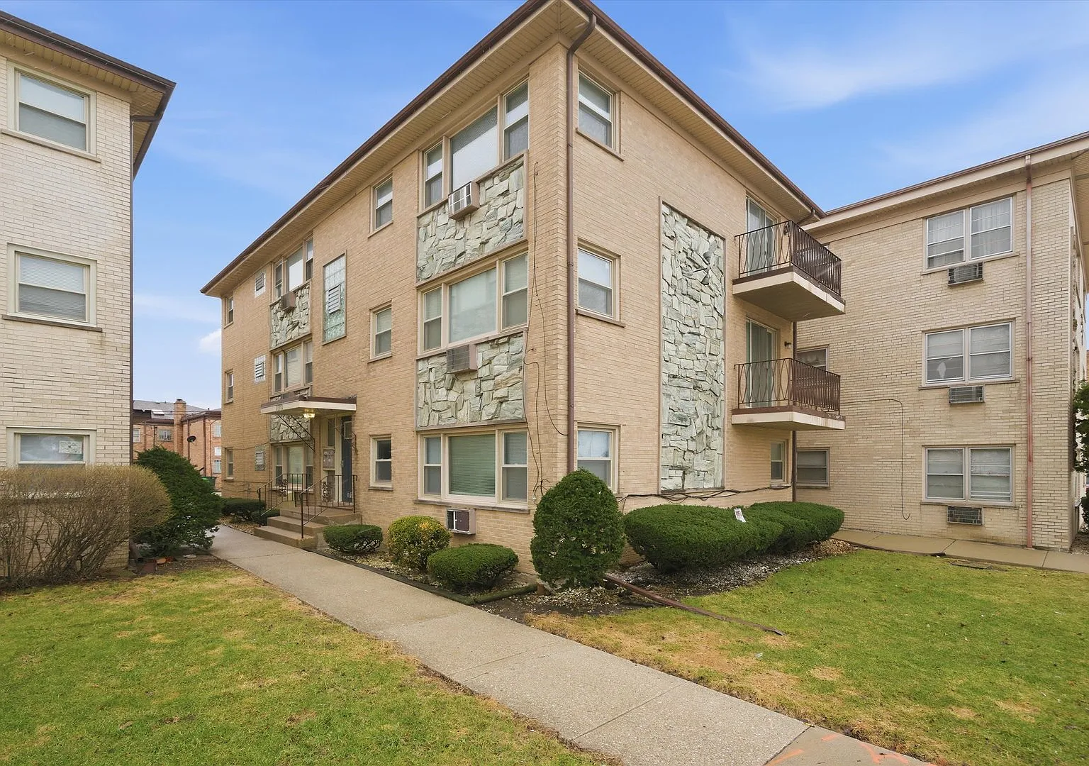 1 bed, 700 sqft, $1,700 — Photo 1