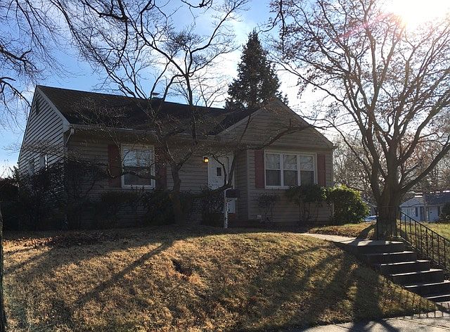2nd image of 9 W Woodcrest Ave