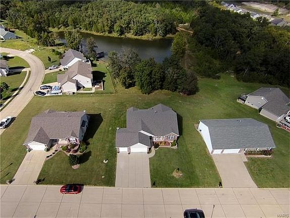 2nd image of 817 Oxford Ct