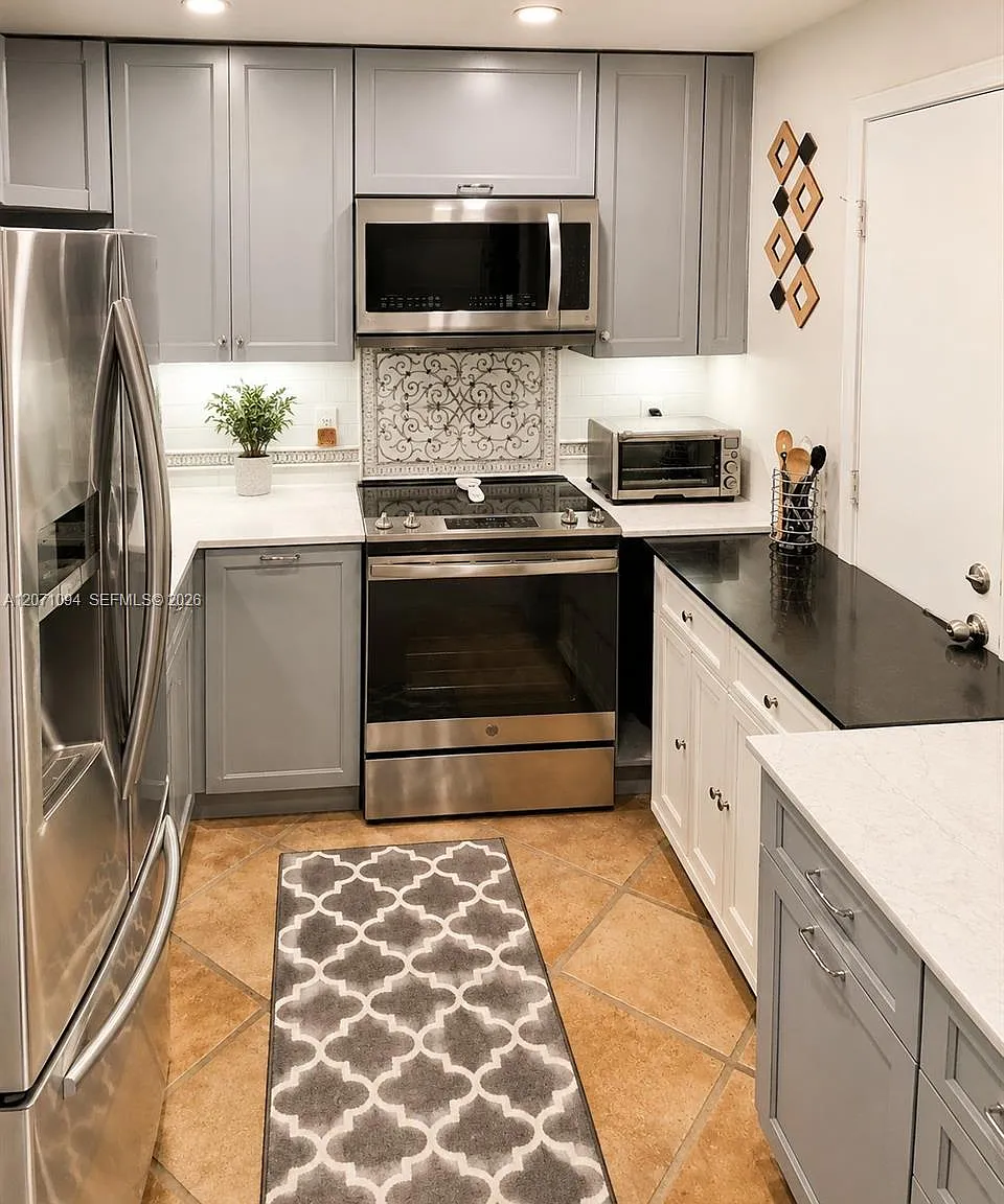 South Bay Club Condo — Photo 4