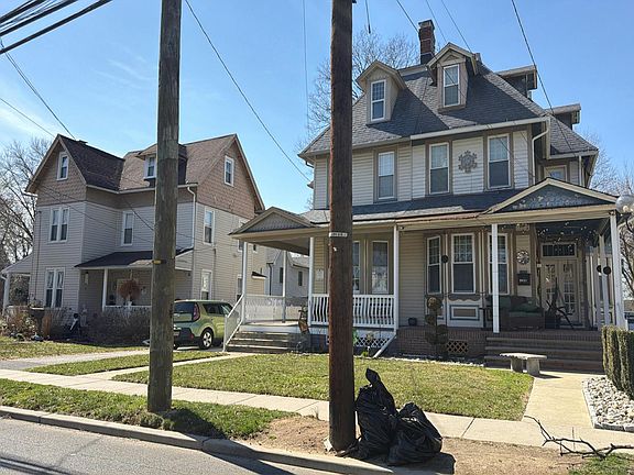 2nd image of 2923 N Centre St