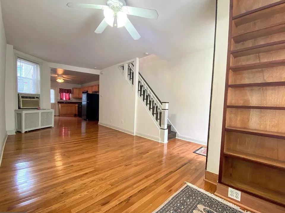 3159 Tulip St