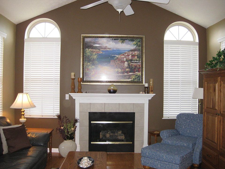 Great room  - Gas fireplace