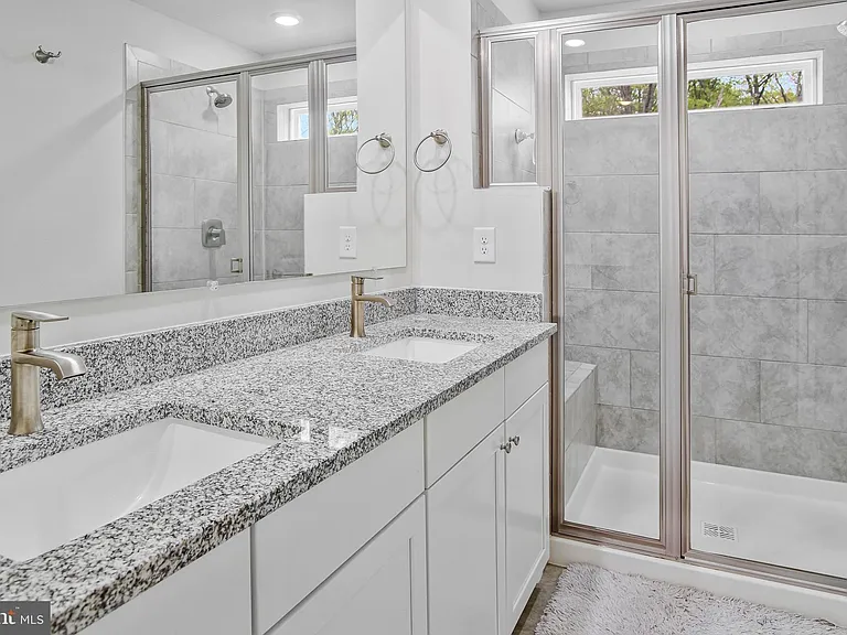 2764 Bridgewater Dr — Photo 21