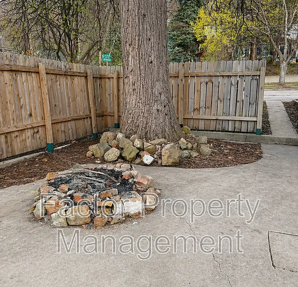 328 N 6th St #2 — Photo 3