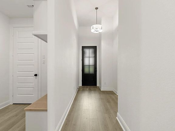 Braeswood A foyer