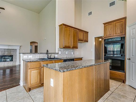 5th image of 1600 Terrace Dr