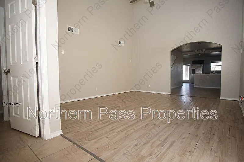 4 bed, 2.5 bath, 1802 sqft, $1,865 — Photo 4