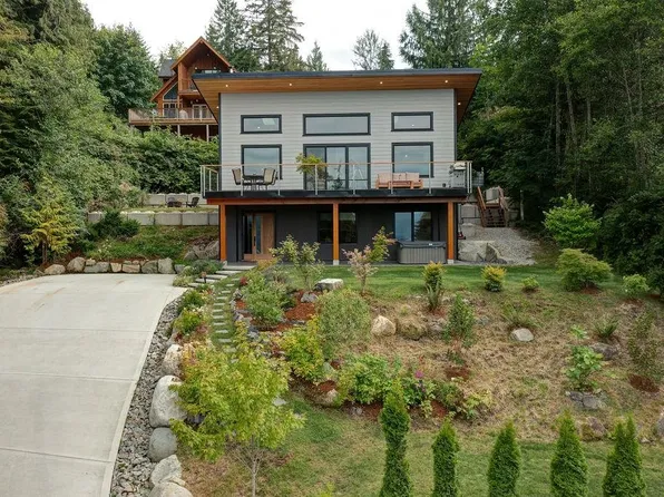 5933 Sandy Hook Rd, Sechelt, BC V0N 3A4