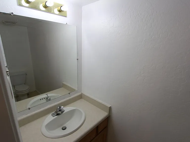 1909 E Maple Ave — Photo 12