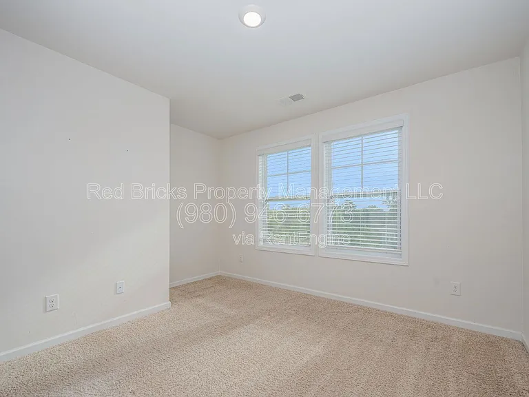 630 Cypress Glen Ln — Photo 16