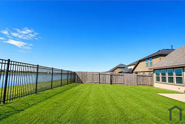 4 bed, 2503 sqft, $2,490 — Photo 3