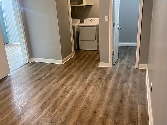 5th image of 453 Crestmont Cir