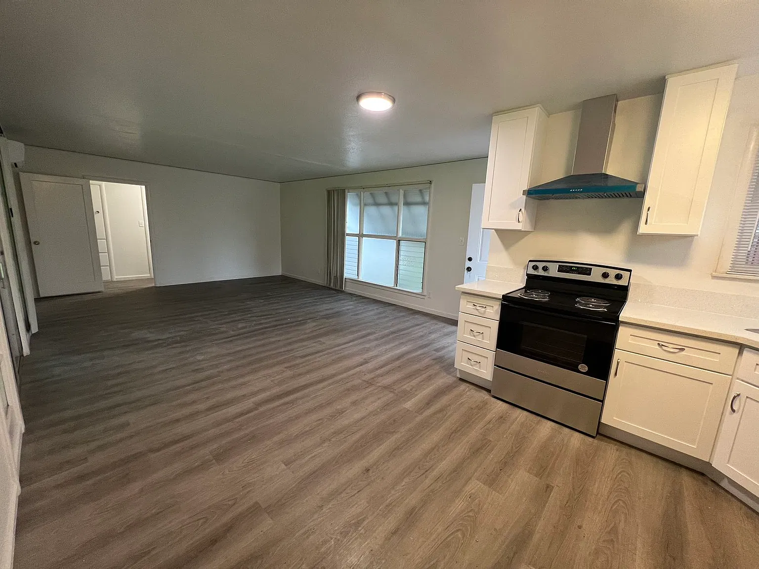 2 bed, 1038 sqft, $2,300 — Photo 2