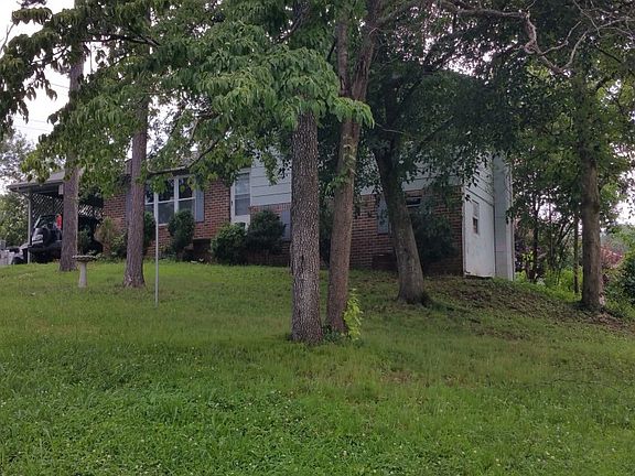 2nd image of 3410 Emerson Dr SE