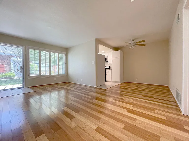 2414 Richmond Way — Photo 2