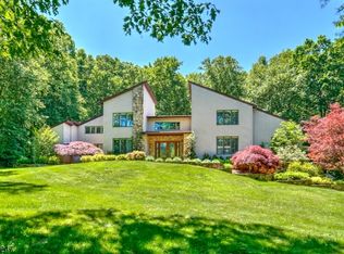 26 Old Farmstead Rd, Chester, NJ 07930