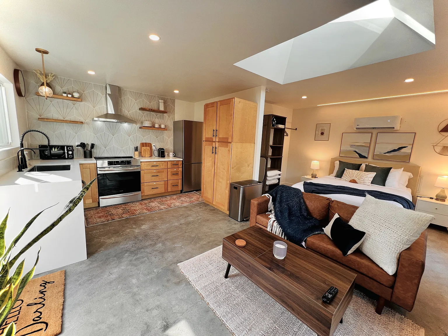 4592 Winona Avenue - . — Photo 4
