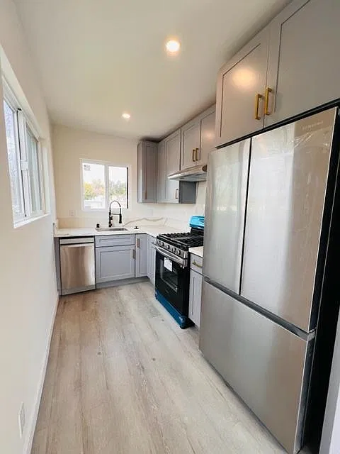 Studio, 300 sqft, $1,895 — Photo 2