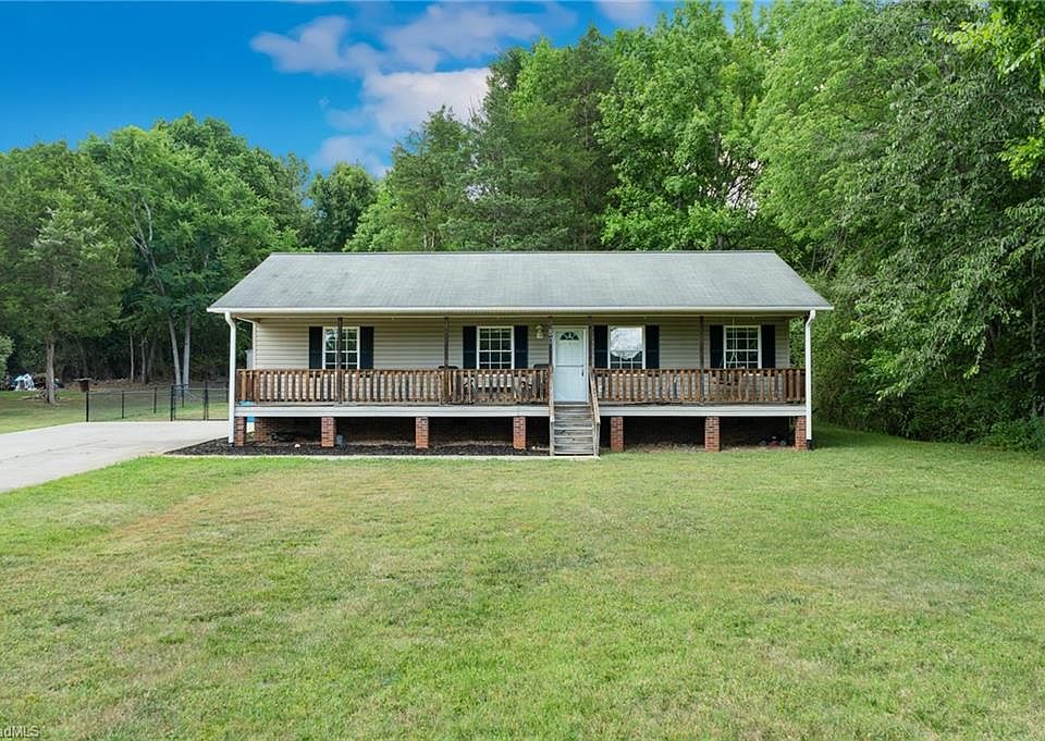 1st image of 80 Meadowdale Dr