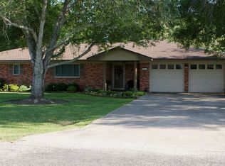 211 Austin Ave, Palacios, TX 77465