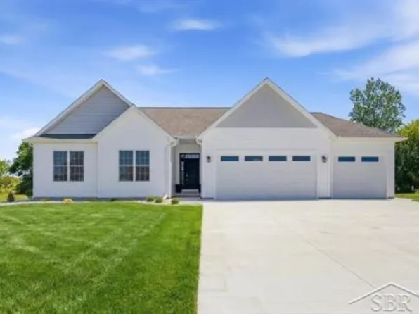 4521 E Crossroads Dr, Bay City, MI 48706