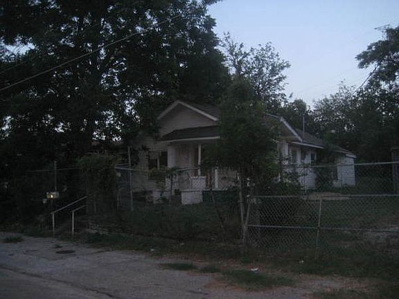 3rd image of 2306 Fernwood Ave