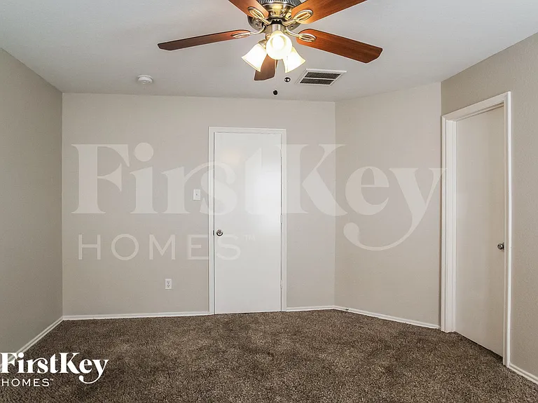 8126 Liberty Point Ln — Photo 8